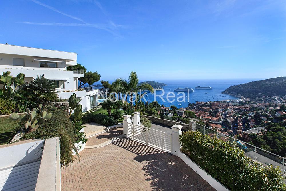 7B469E59-C7D7-4749-8399-CB4877221BAD