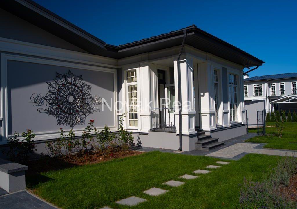 3EF9DD38-2C23-43B3-85AF-CBA6414FF183