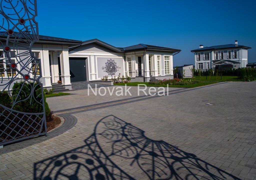 5672B6AE-C3DE-4AF6-87A7-B21C04B28B44