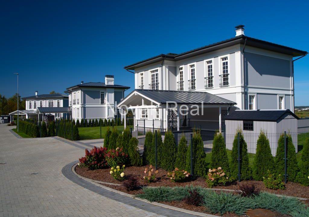 59011051-E8A8-4205-BCCD-8796D864252D