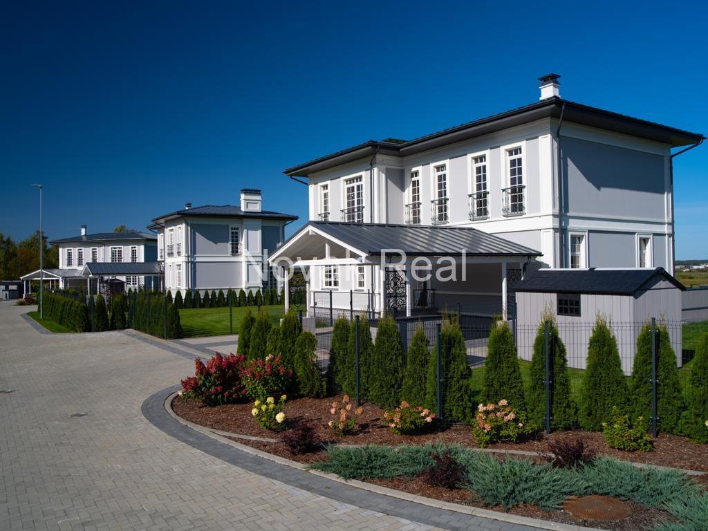 Houses for sale in a new elite gated village in Pinki