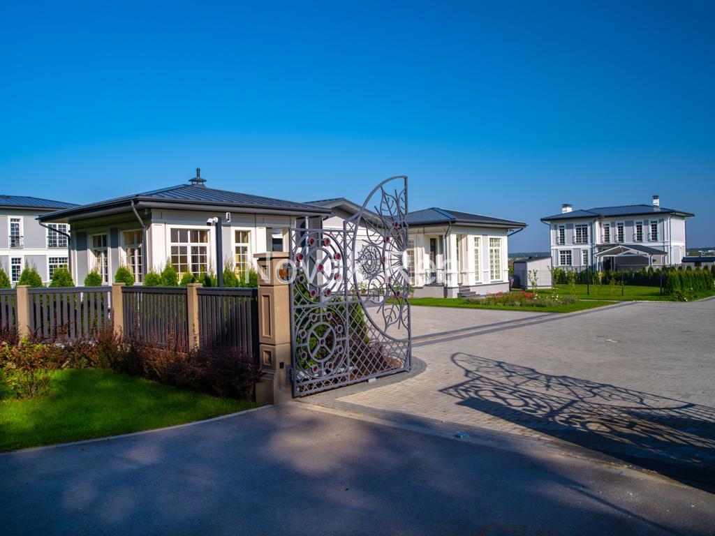 Houses for sale in a new elite gated village in Pinki