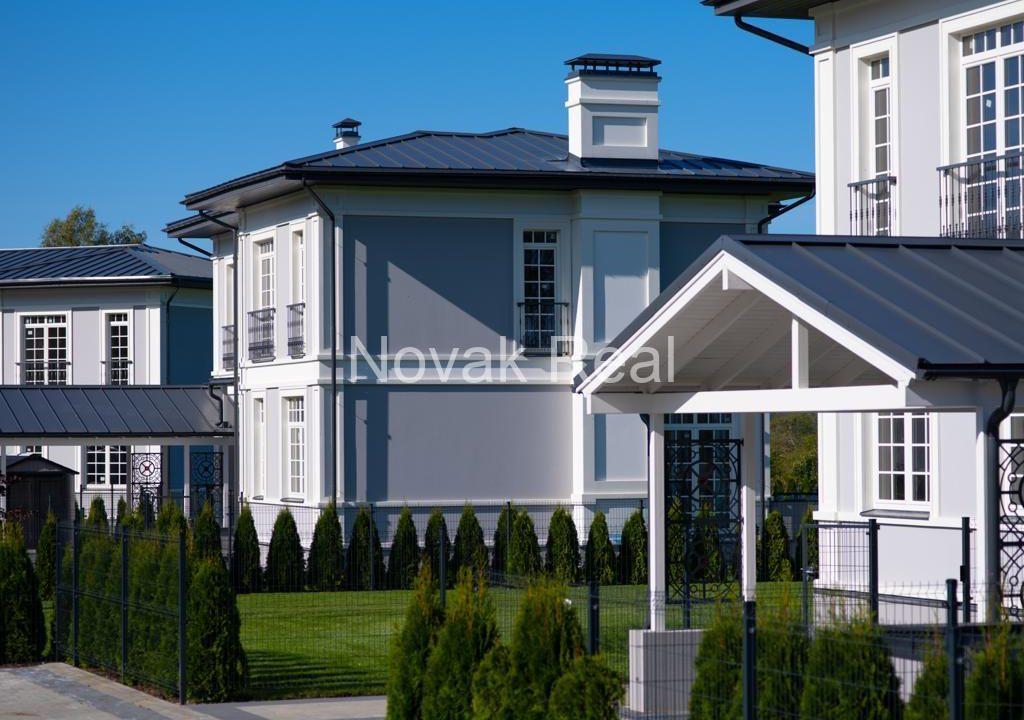 8AAD3BD7-A2CC-4EFA-949D-5405D0FC3C52