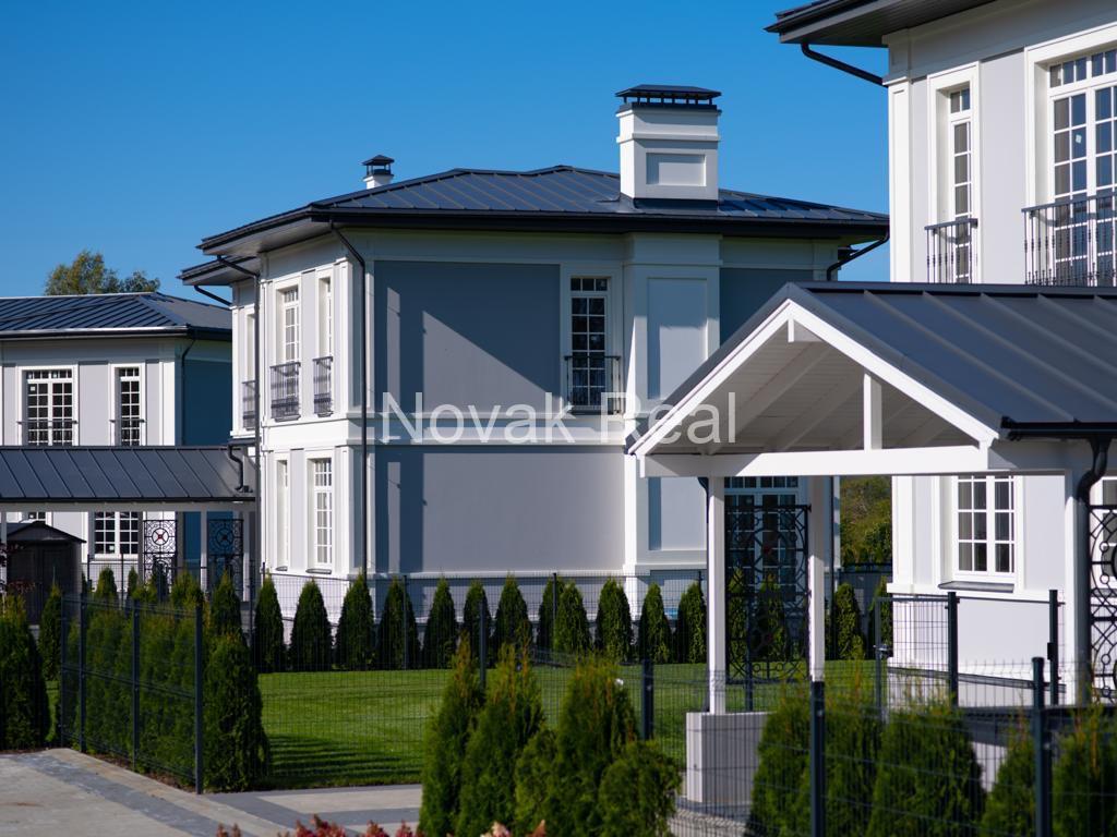 Houses for sale in a new elite gated village in Pinki