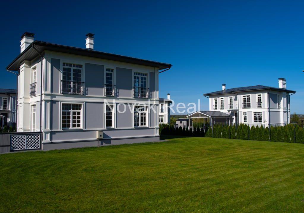 90D8DB9F-A6E6-46A6-8E04-8C14579BA402