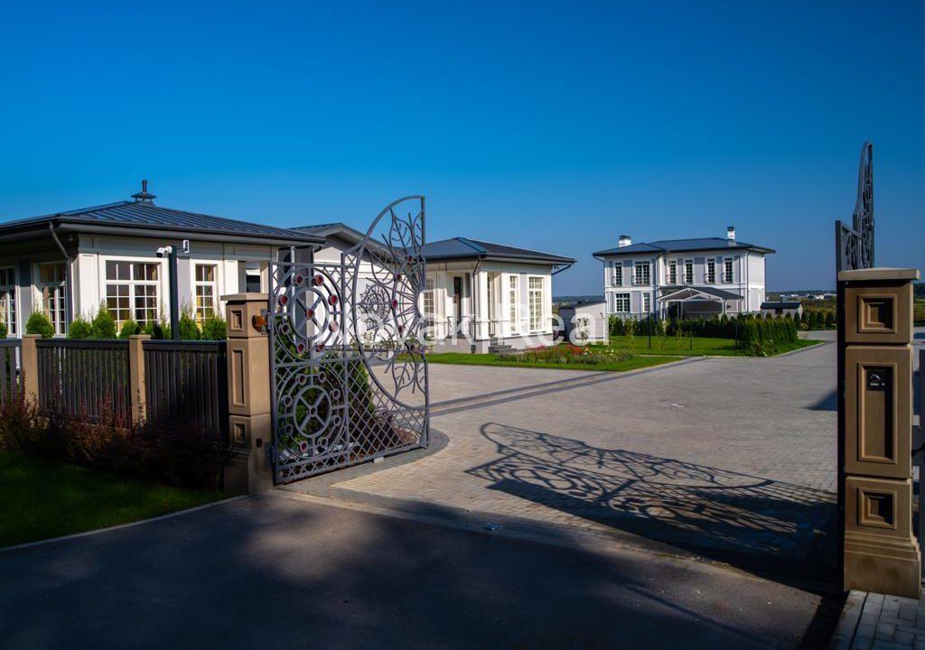 AAE4AE95-8DB9-4D8D-A7ED-B46578540B7D