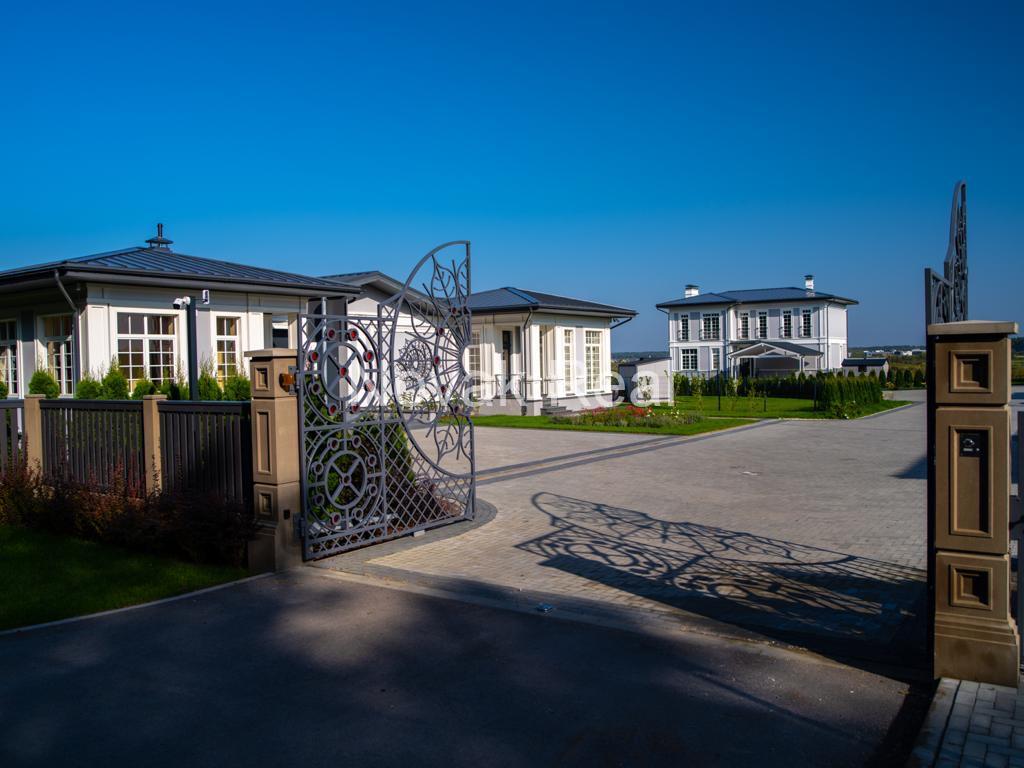 Houses for sale in a new elite gated village in Pinki