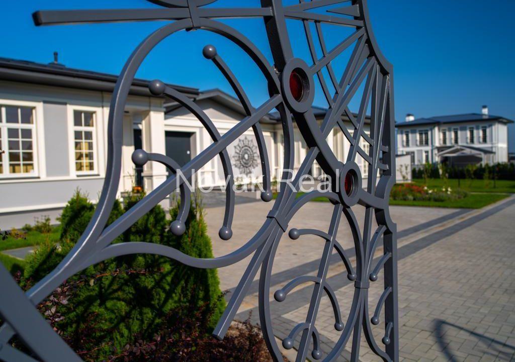 B1907B2C-C55D-4D6E-857D-BD086893CE0A