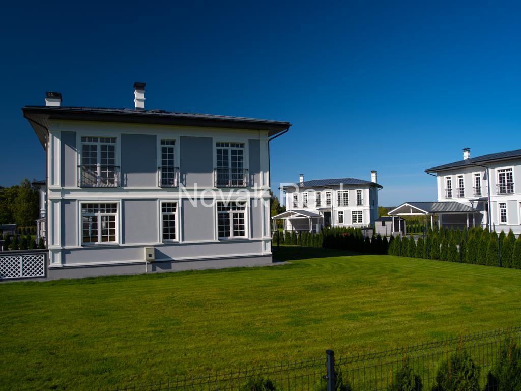 Houses for sale in a new elite gated village in Pinki