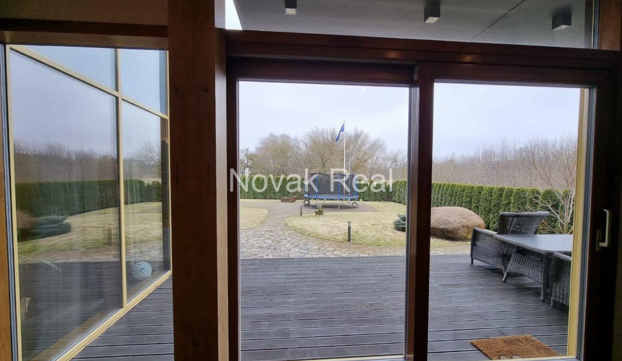 01A15459-C6A9-4310-A4F2-1AD20AE46541