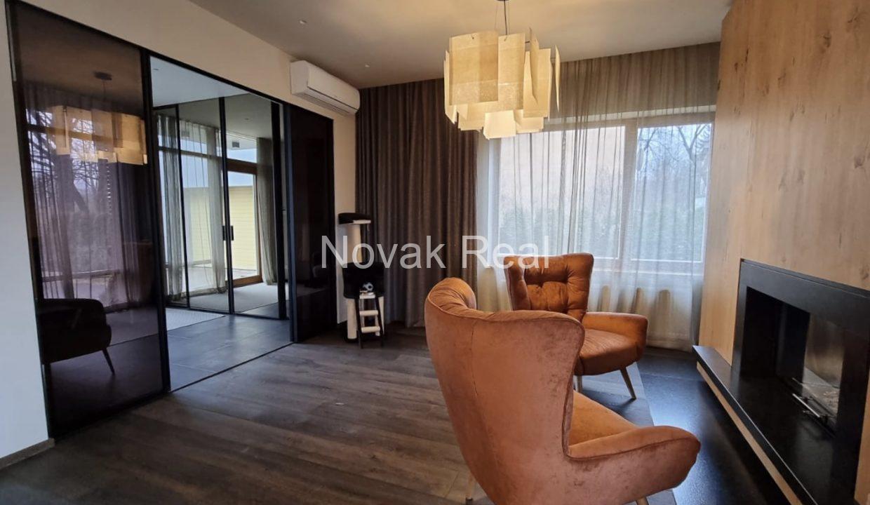 024A1C04-C16A-4B64-8972-E21A1B37F42D