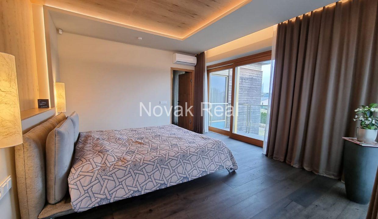 1009EA0B-99A5-46AF-9E8B-CCA743E7441B