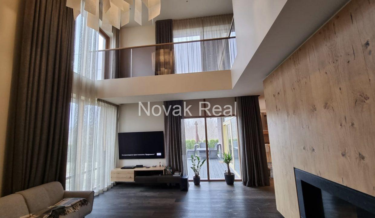 1CA8729E-91FF-4B65-B5DC-58A3C2156204