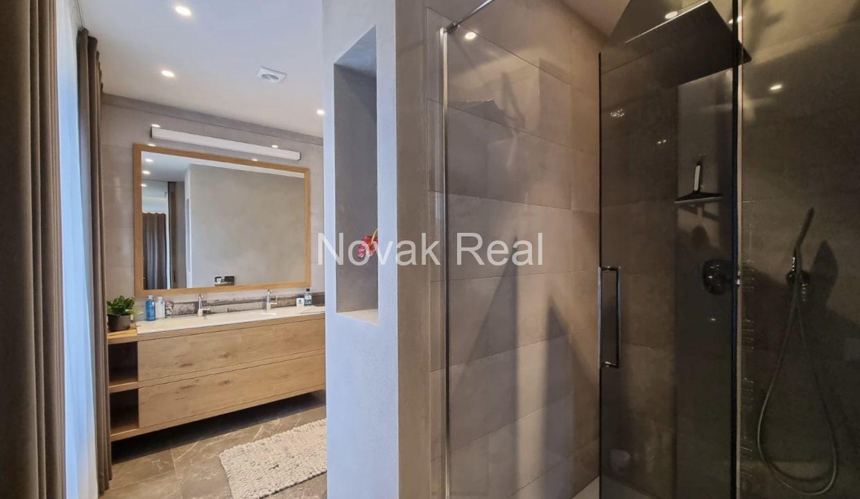 1F085012-678D-4B49-B48D-EAAB46665EFB