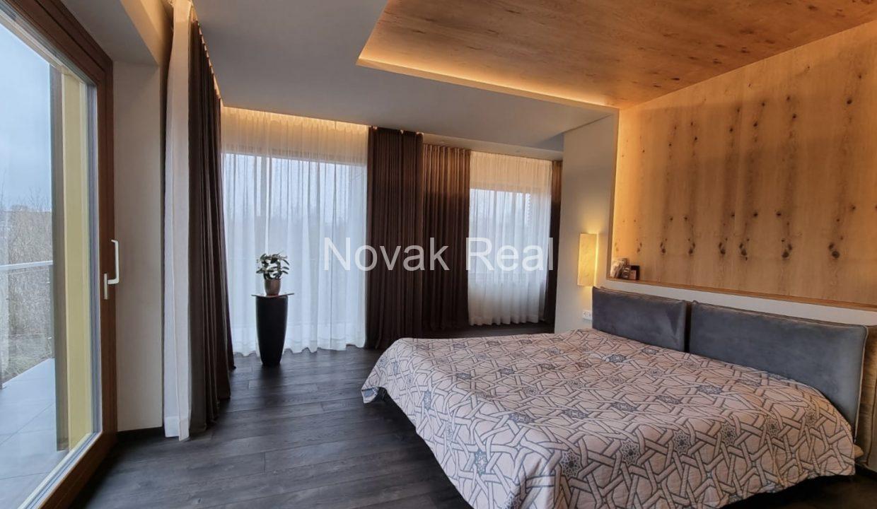 296AB503-0D8F-43FB-98D3-BA2188A91943