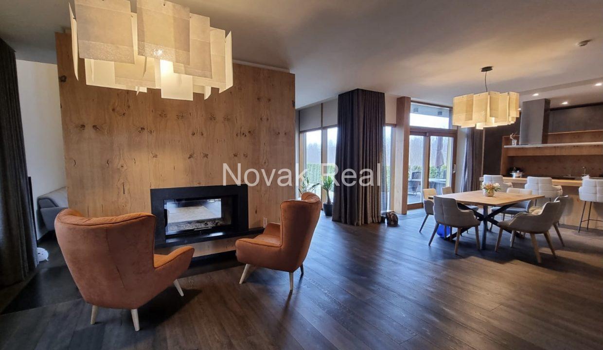 2C332AD0-990A-48B3-A938-9C6F24E78741