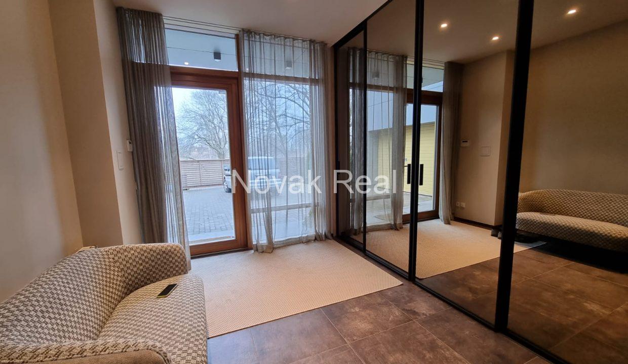 31B807FC-C9EF-4A6E-8C70-CB94E3354039