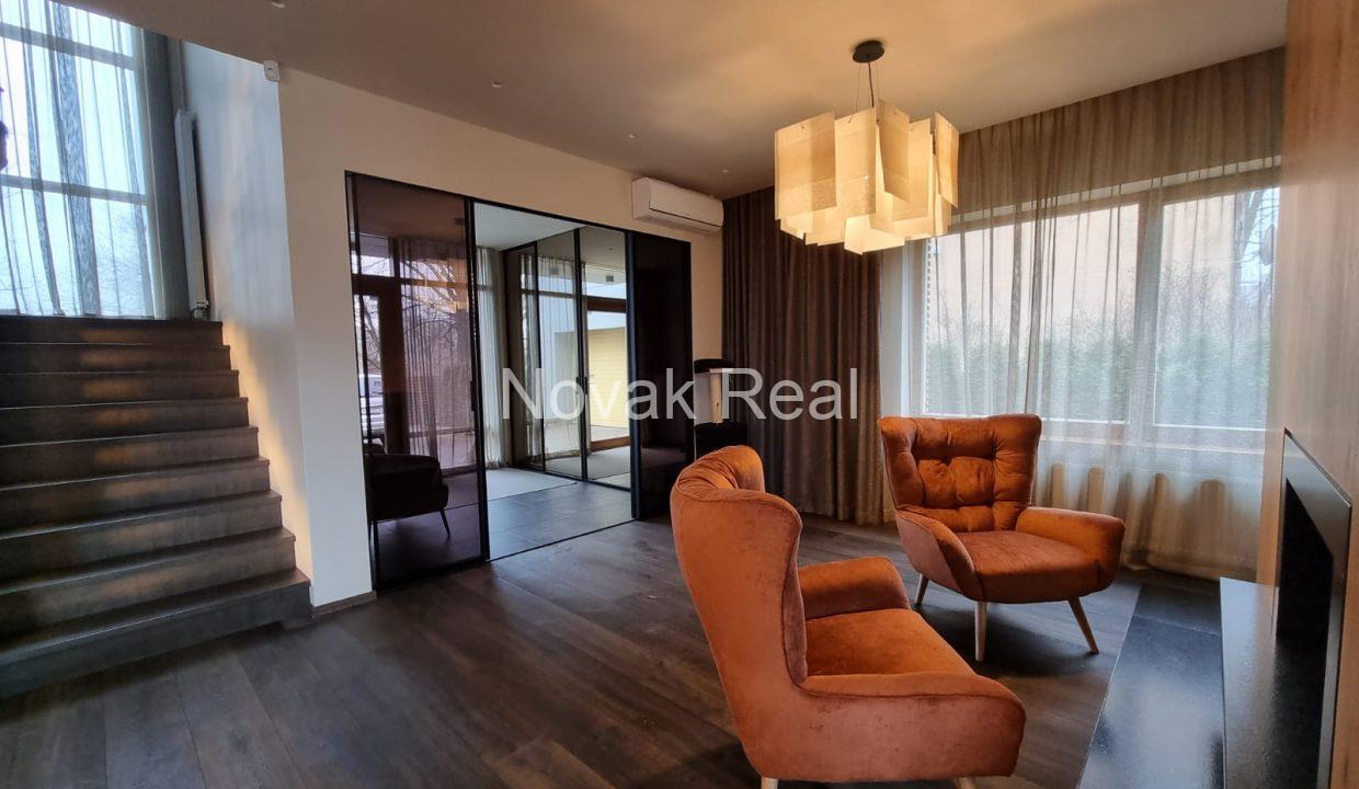 31C15D6E-AE0C-4350-B300-29554B47E8C8