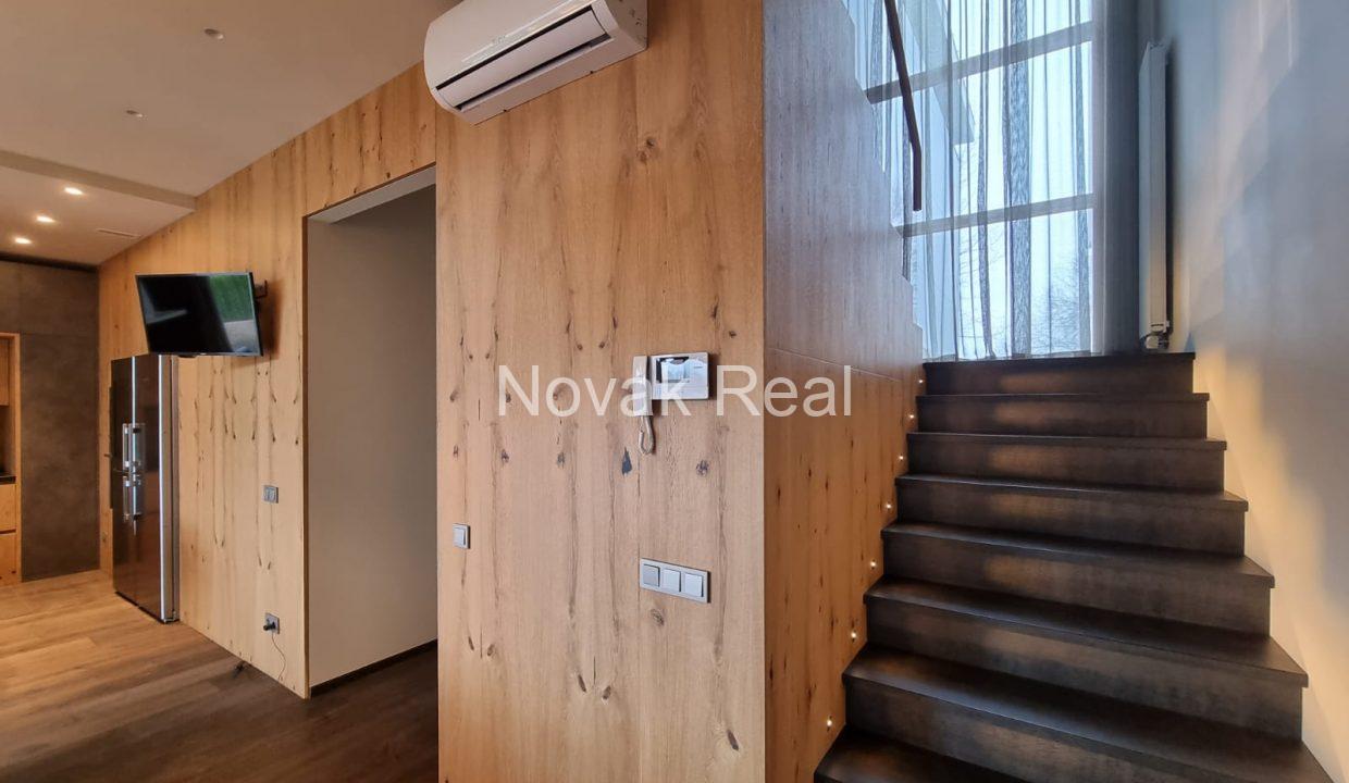 3E37EC6B-9041-430C-88DF-8B9A759594DF