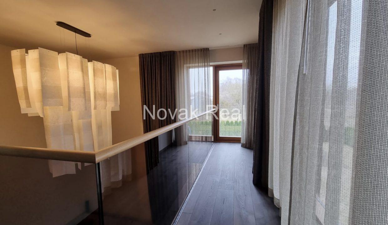 574FCA70-7E2B-403E-A088-5A7E883FAC9E