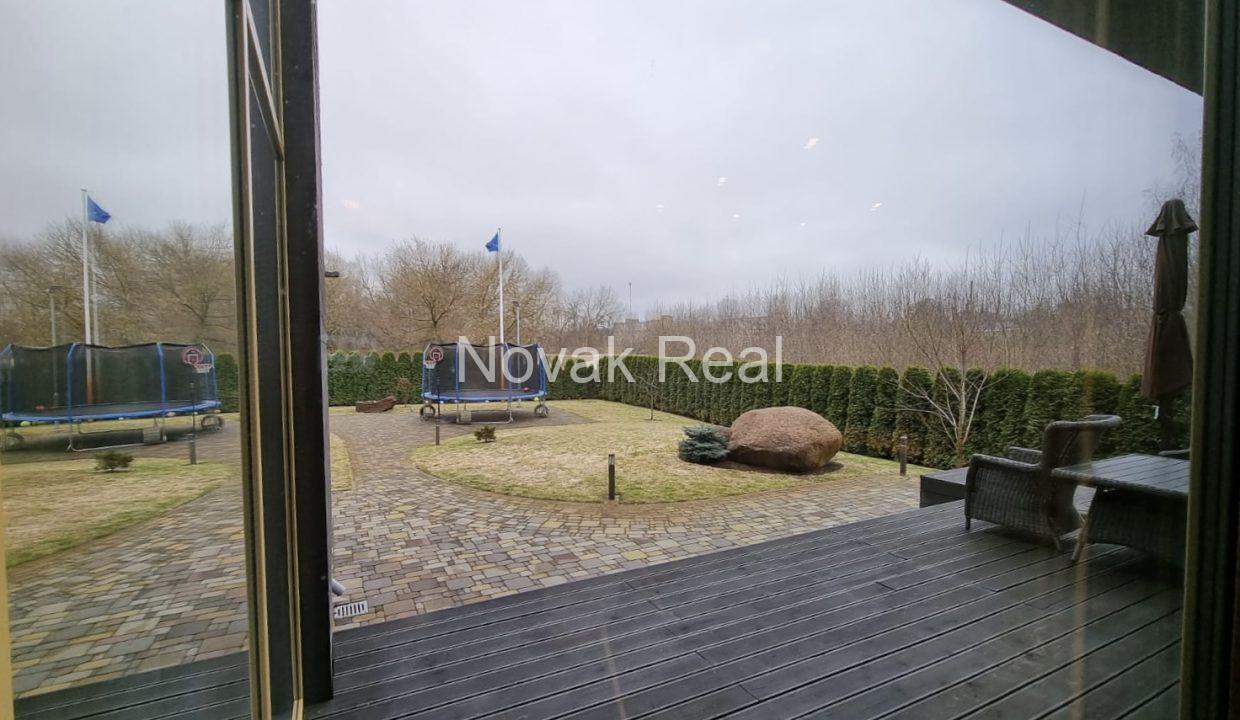 6F2FA7DA-A0C1-4F85-B1DA-73FD84B640DC