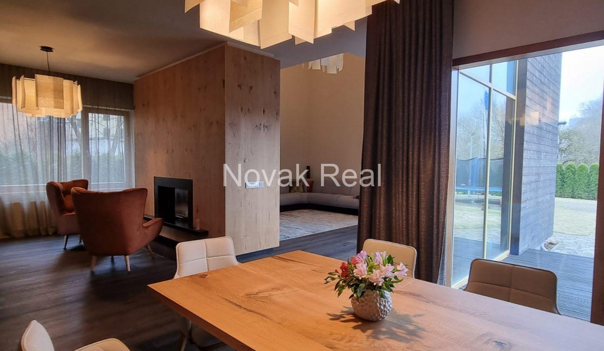 9BF56B3D-B68A-4818-BB95-D9FC9C0E4505