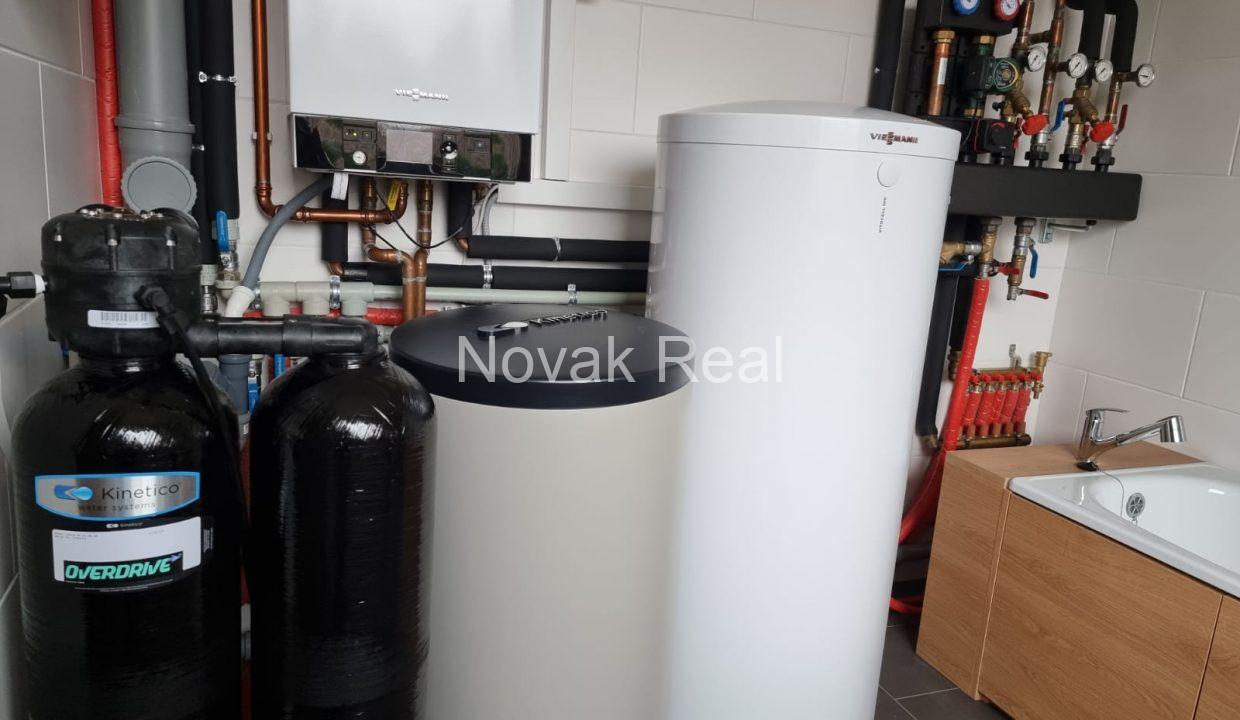 A1FB98BB-BBB6-4FD4-B3FD-480D0E33EF45