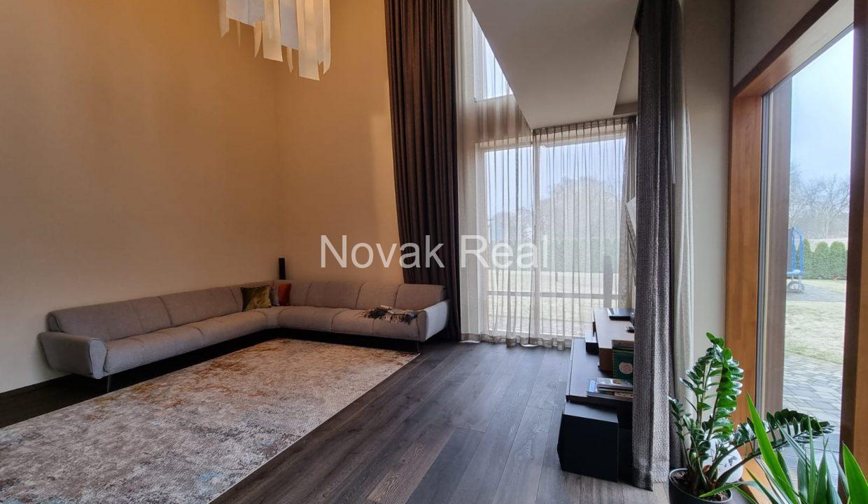 BBDD4272-C9F3-42FC-A5C7-0A6CE0271A33