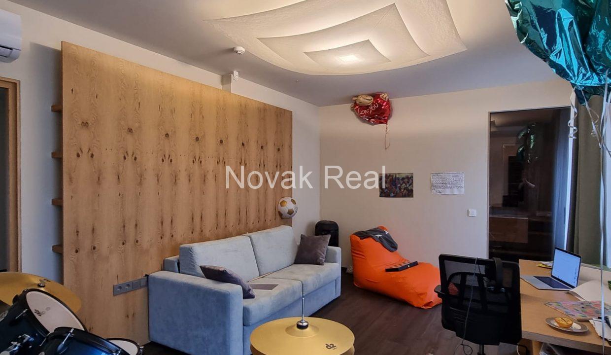 D688367F-34AA-4229-9EF6-7F8F95DB0DDC