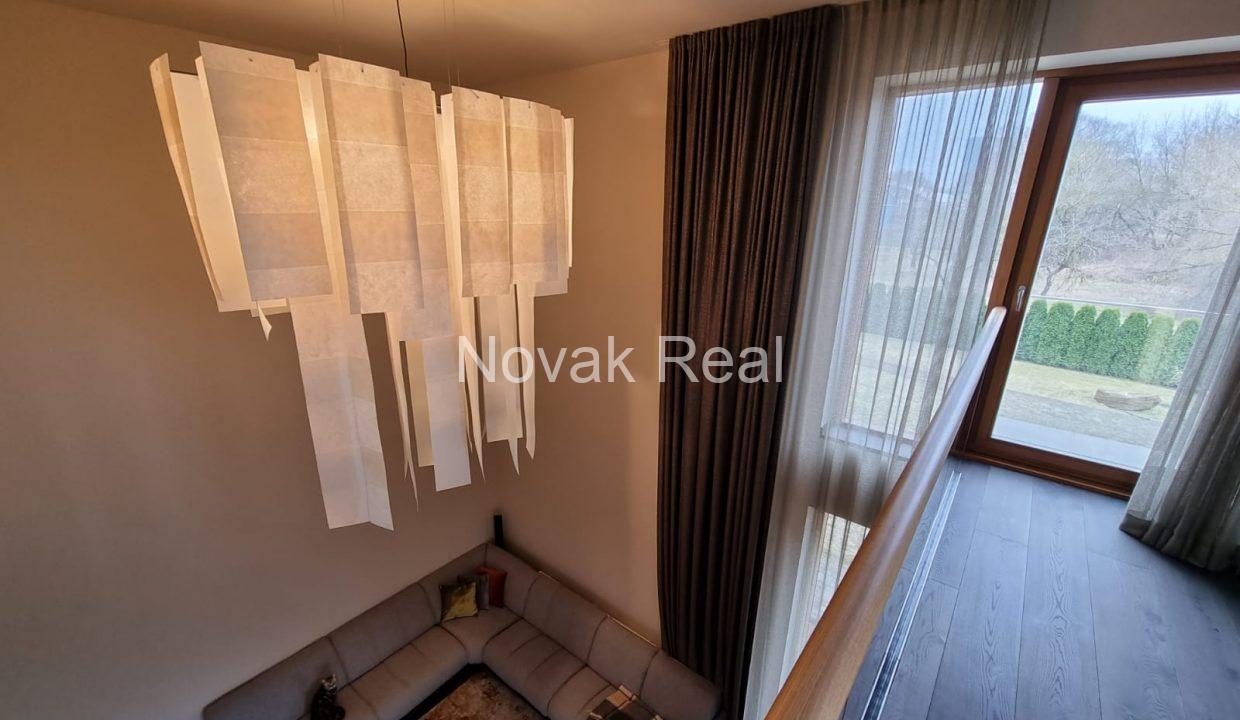 D7756AAC-B79D-4E6A-A3A5-FBF17F805BCB