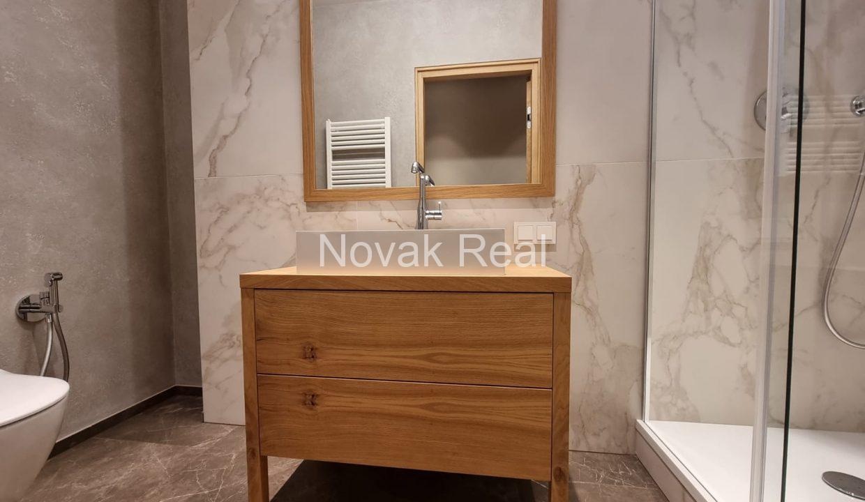 E239F9BD-1644-4025-8066-F0DFFF3B0D24