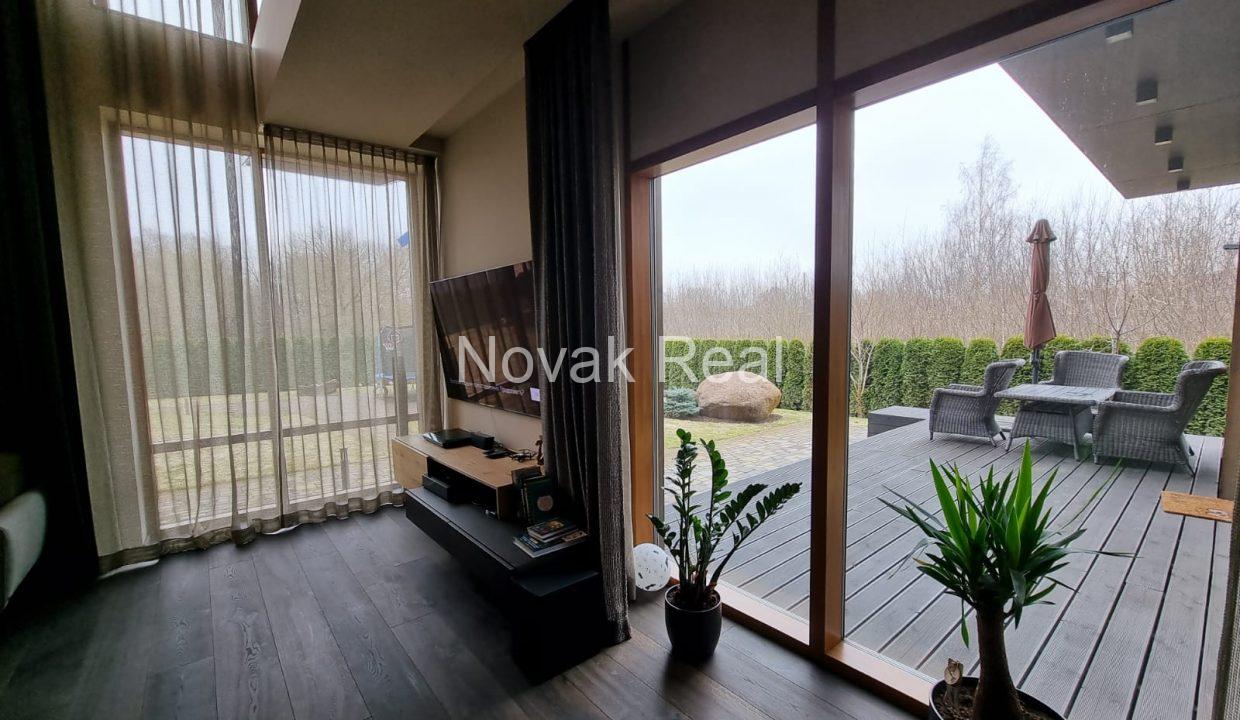 F34C1D21-38CE-49CB-88C0-4F4B533F33BB