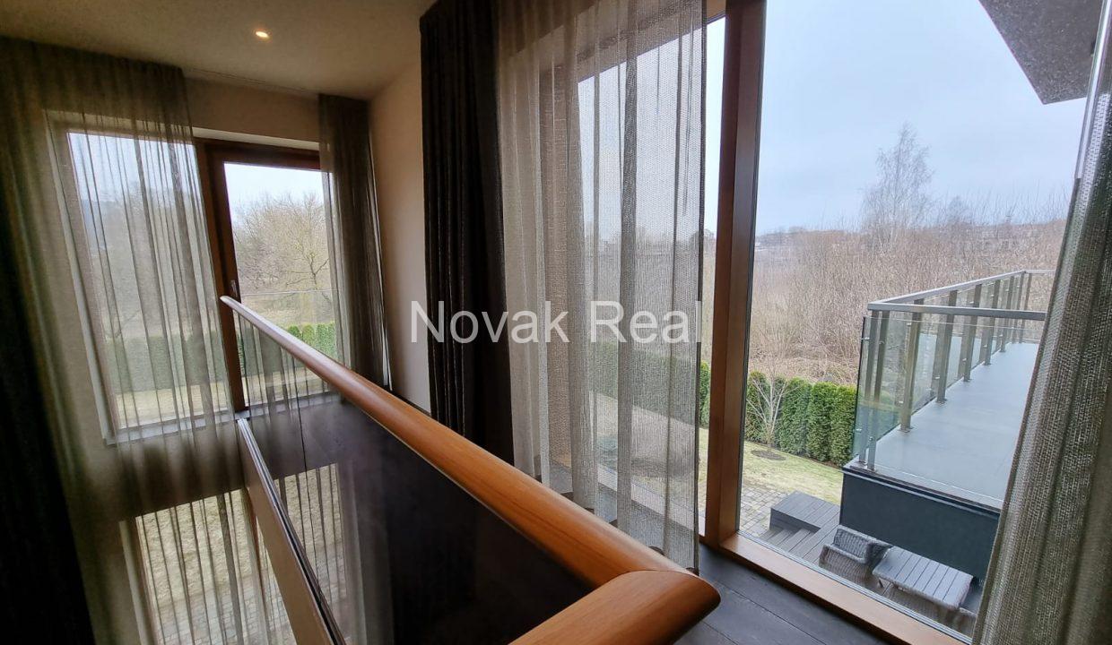 F55F9386-58AD-4686-BA59-1A8481FED1EC