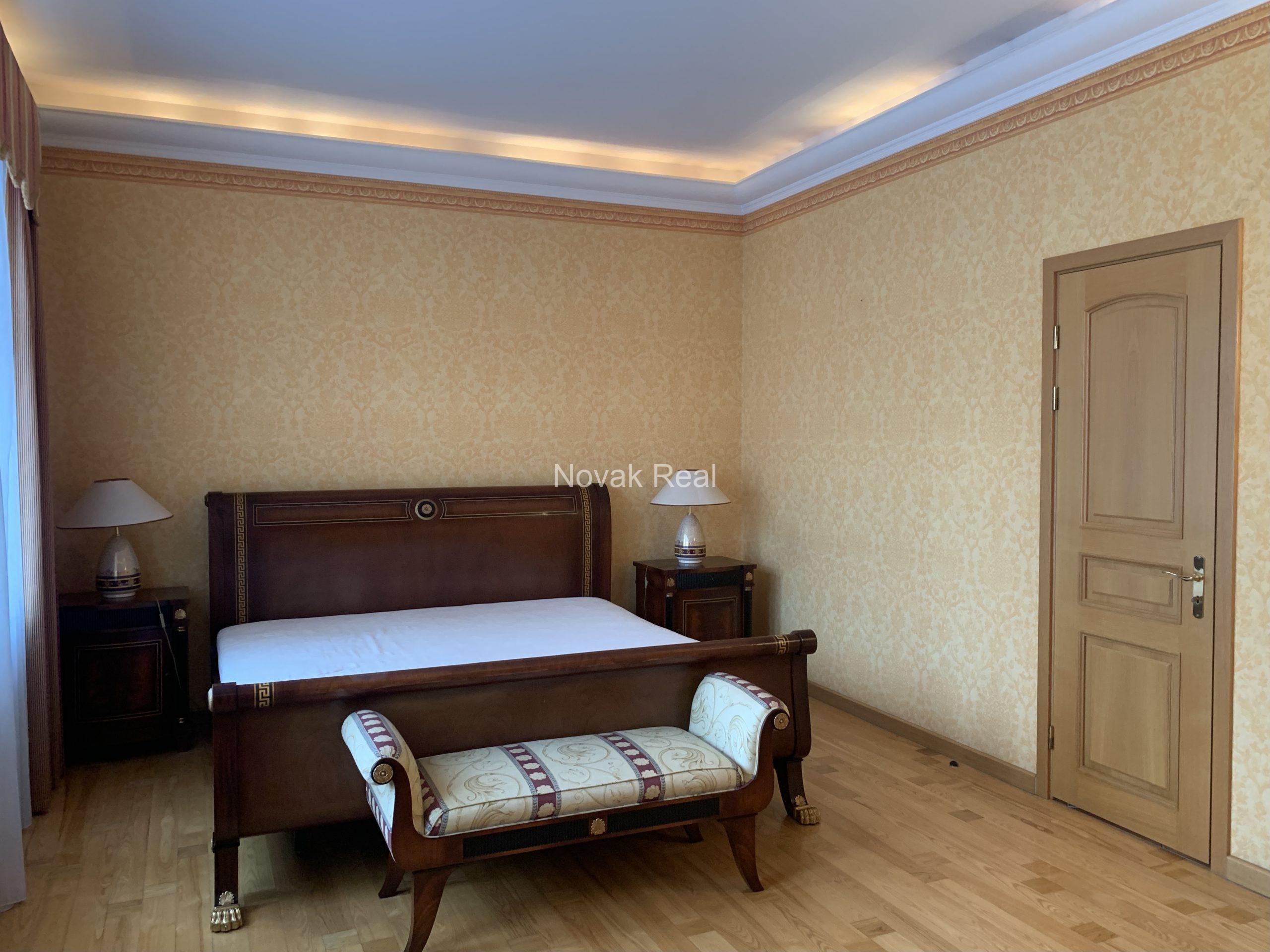 A spacious apartment to rent in a quiet city centre