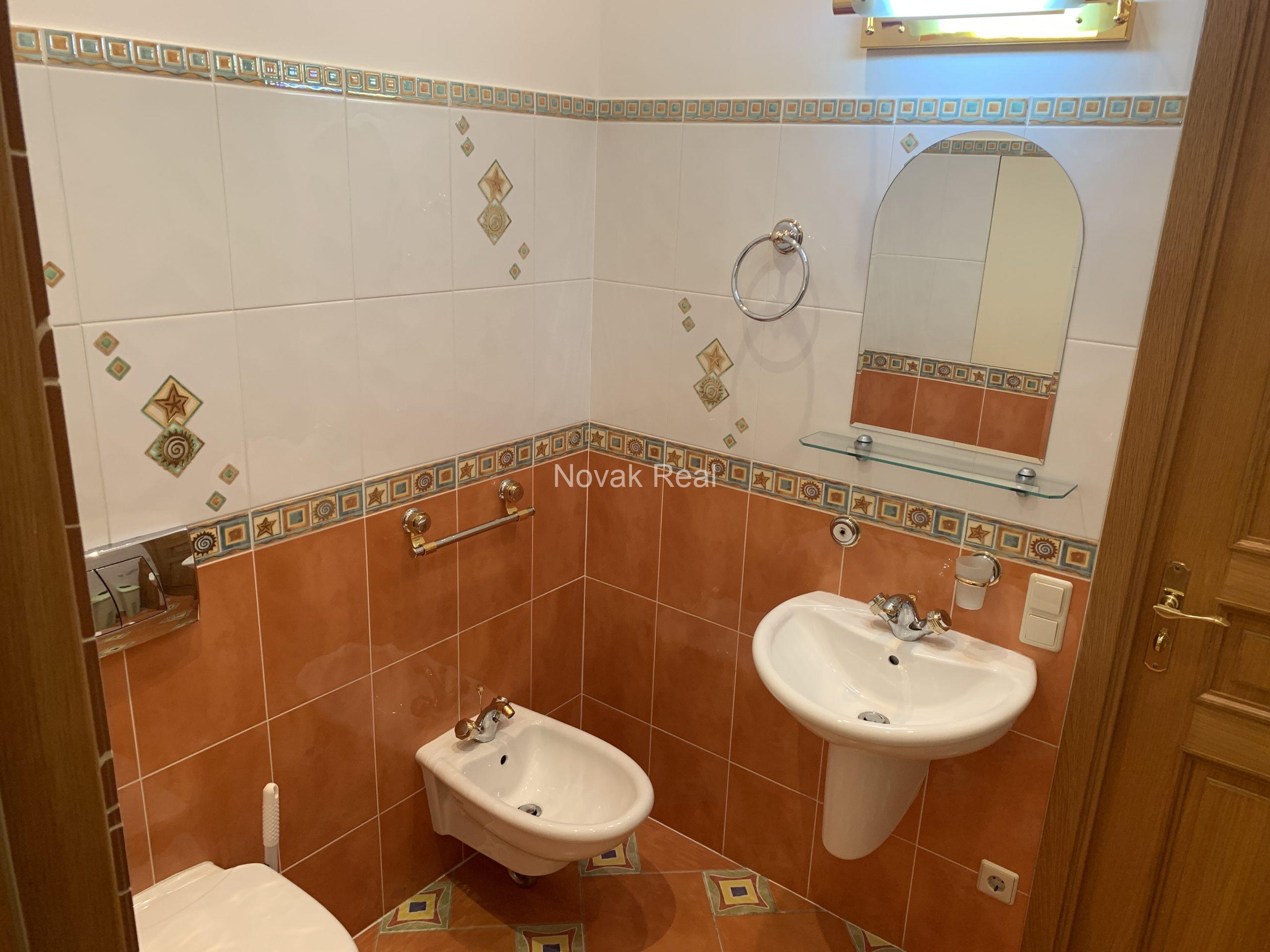 A spacious apartment to rent in a quiet city centre