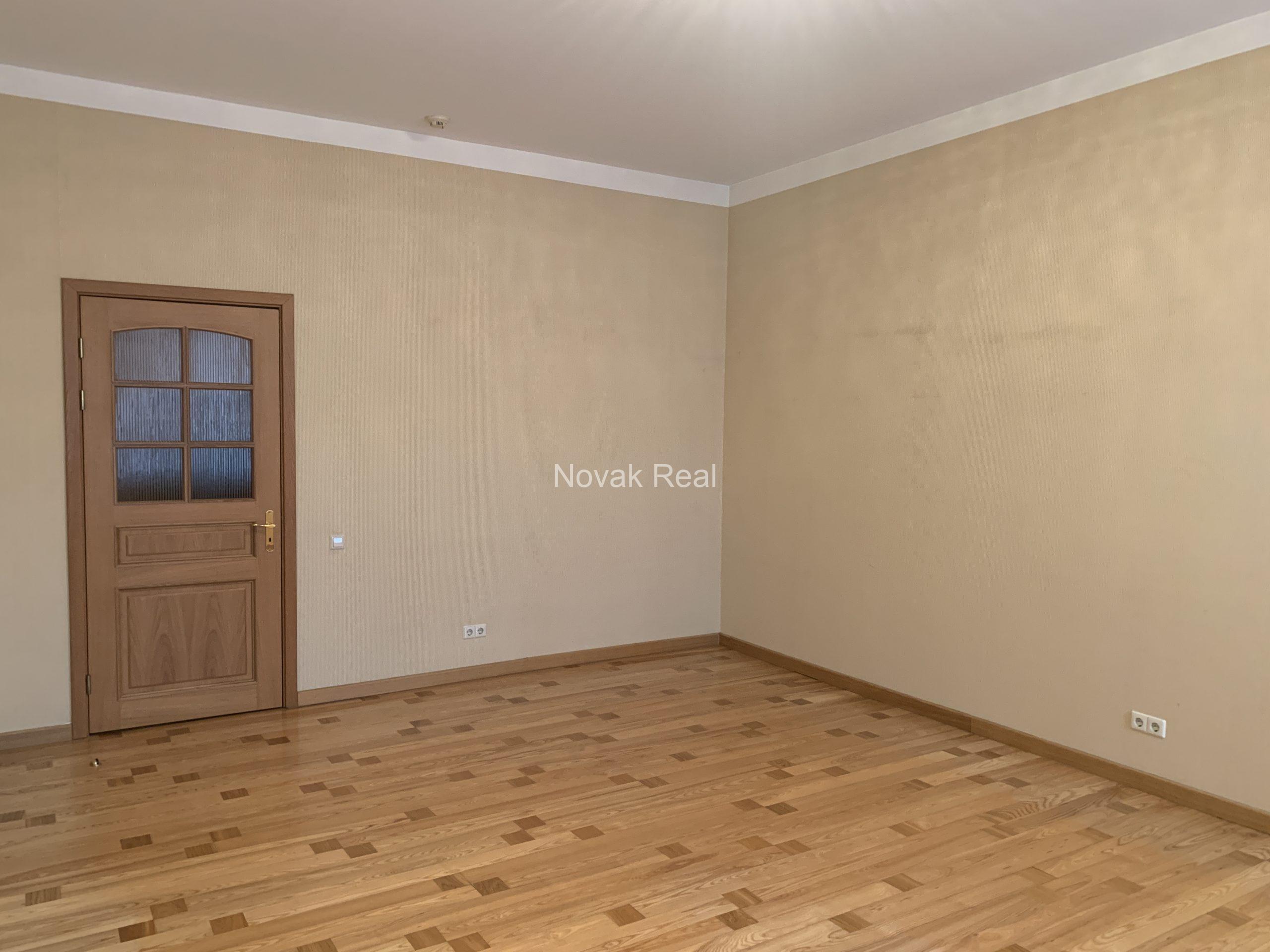 A spacious apartment to rent in a quiet city centre