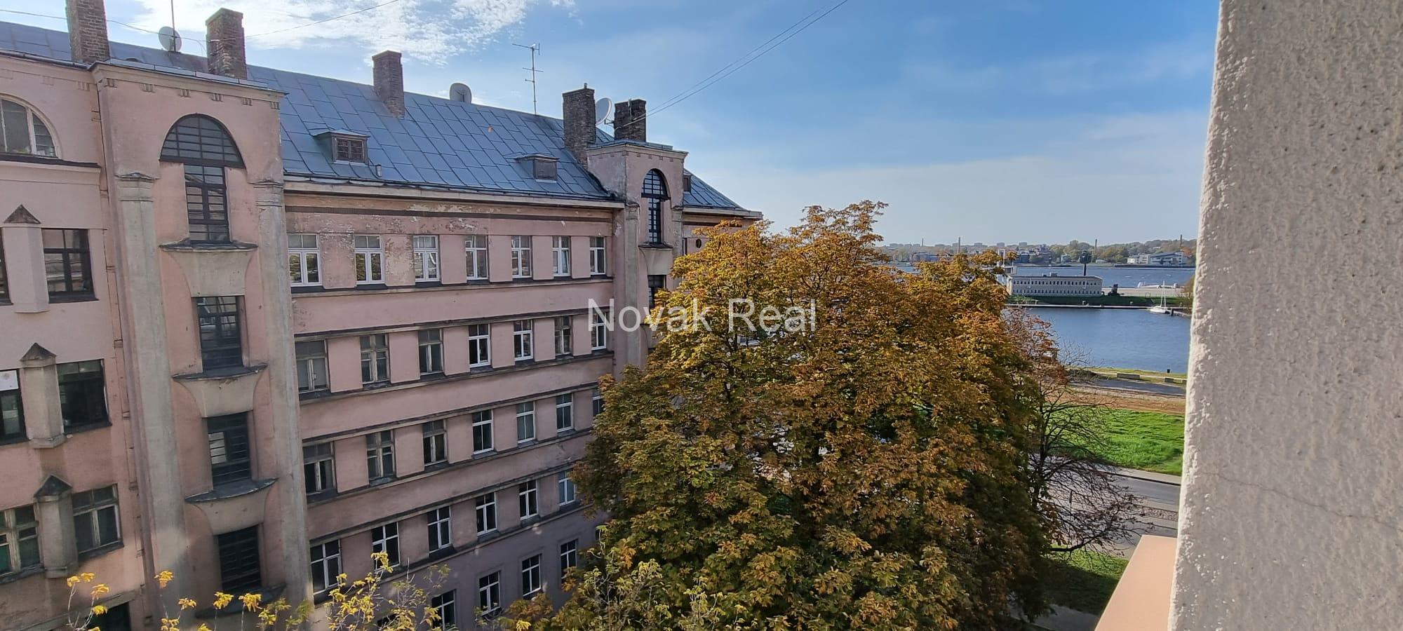 A spacious apartment to rent in a quiet city centre