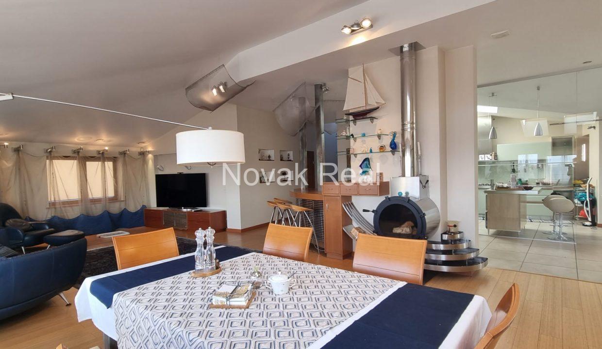 51d6bcd4-0f6a-488c-946e-eaf9d1d2aec7