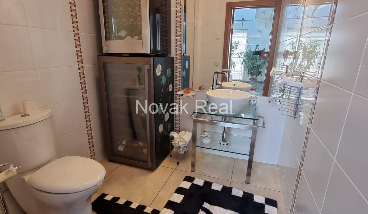 700dfcb4-a6f0-4f1b-8562-26ddbeb7184c