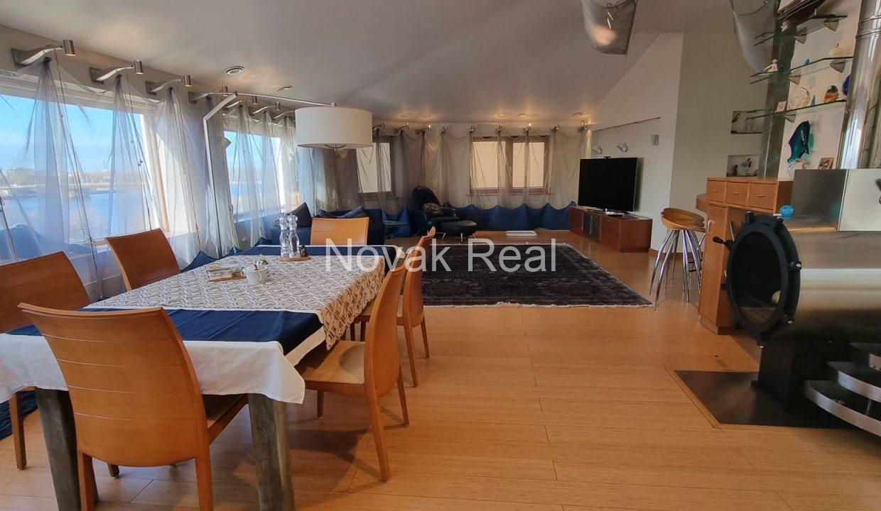 a167c12f-a80c-4fd7-b52f-3d7f63c05da4