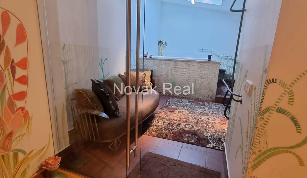 a2ecb2a8-81ce-4577-b7ad-0b1b067295b4