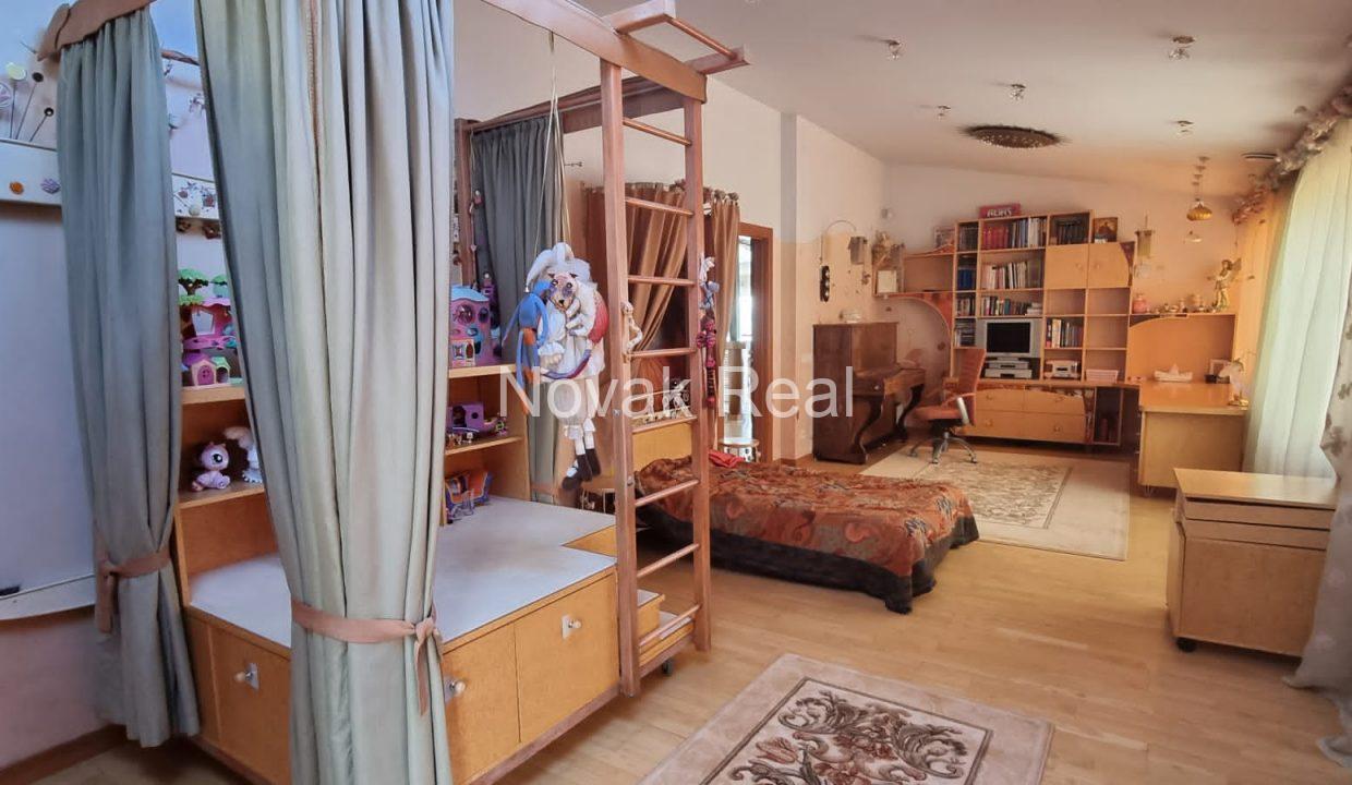 aa666066-1862-415b-8255-bd456aa8da4a