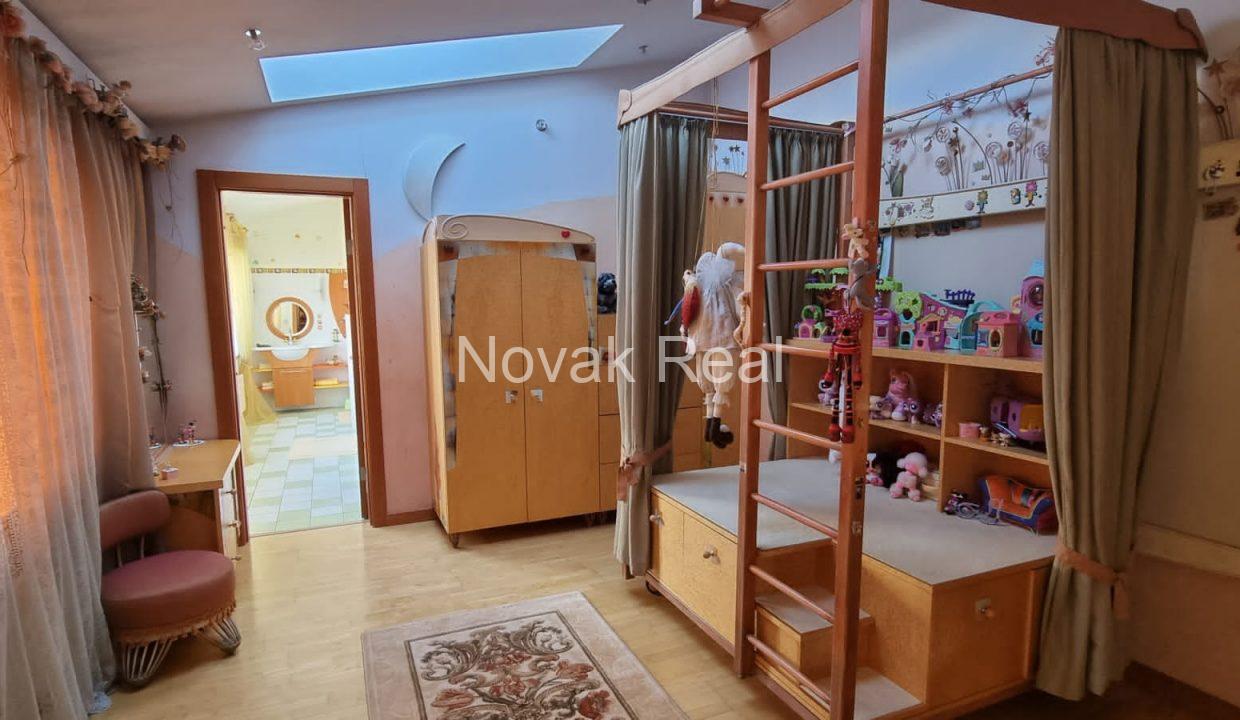 e4c82e74-efba-4970-a89b-bbe5e3a23ba3