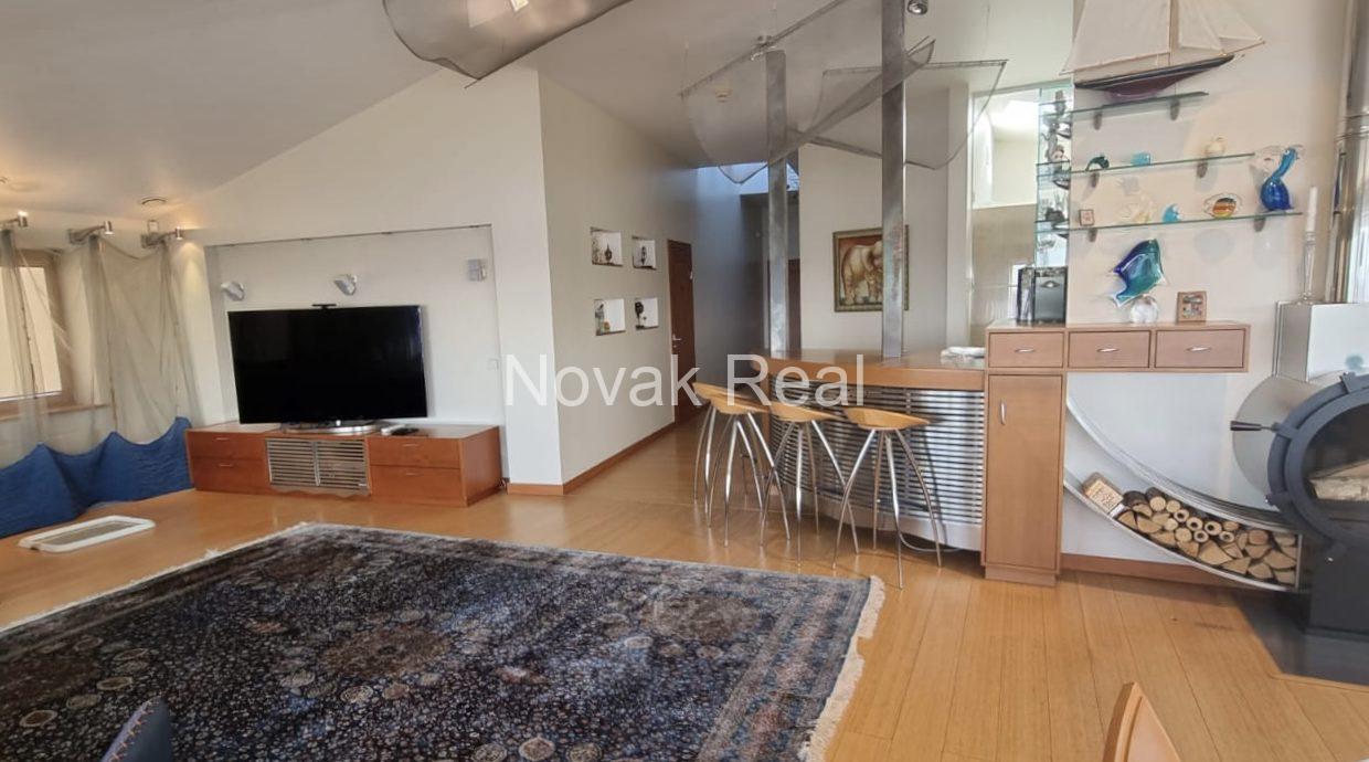 e7d8e4ab-52c8-4dd0-b2b1-2139f3d4ccf0