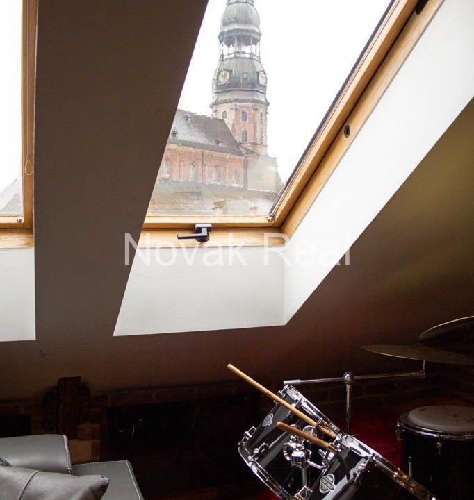 4959A29A-8FCB-47BA-9809-9933A309F40A