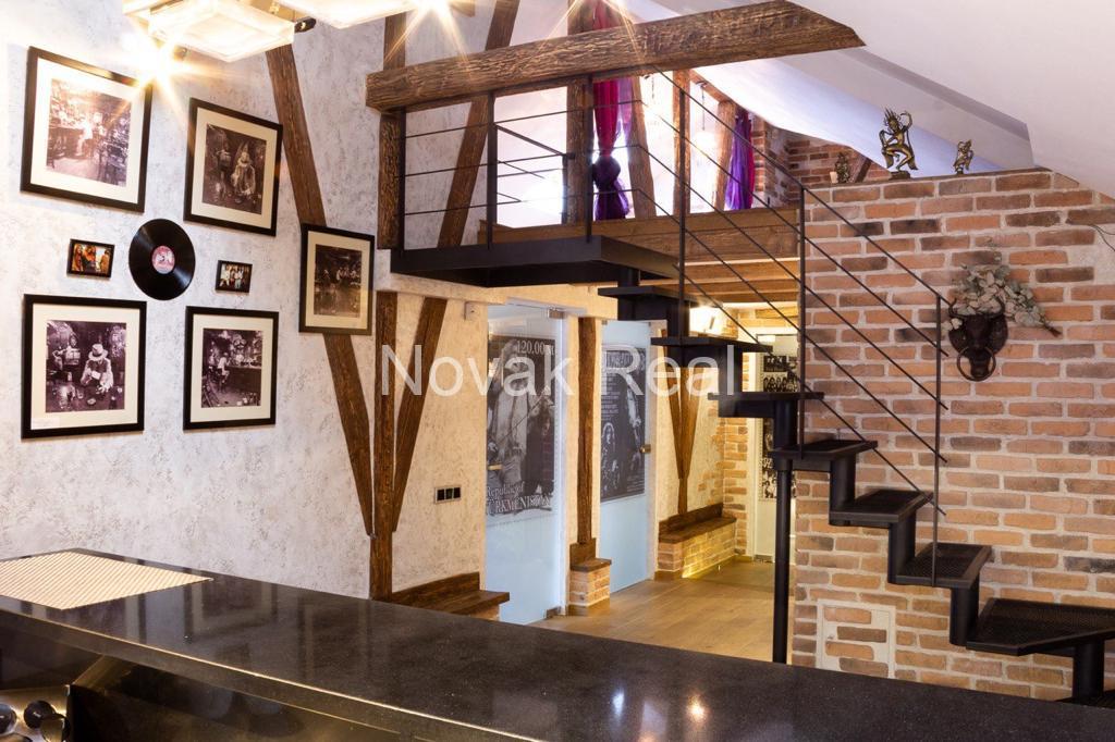 D7143719-043D-4DDC-8A02-11620457C99D