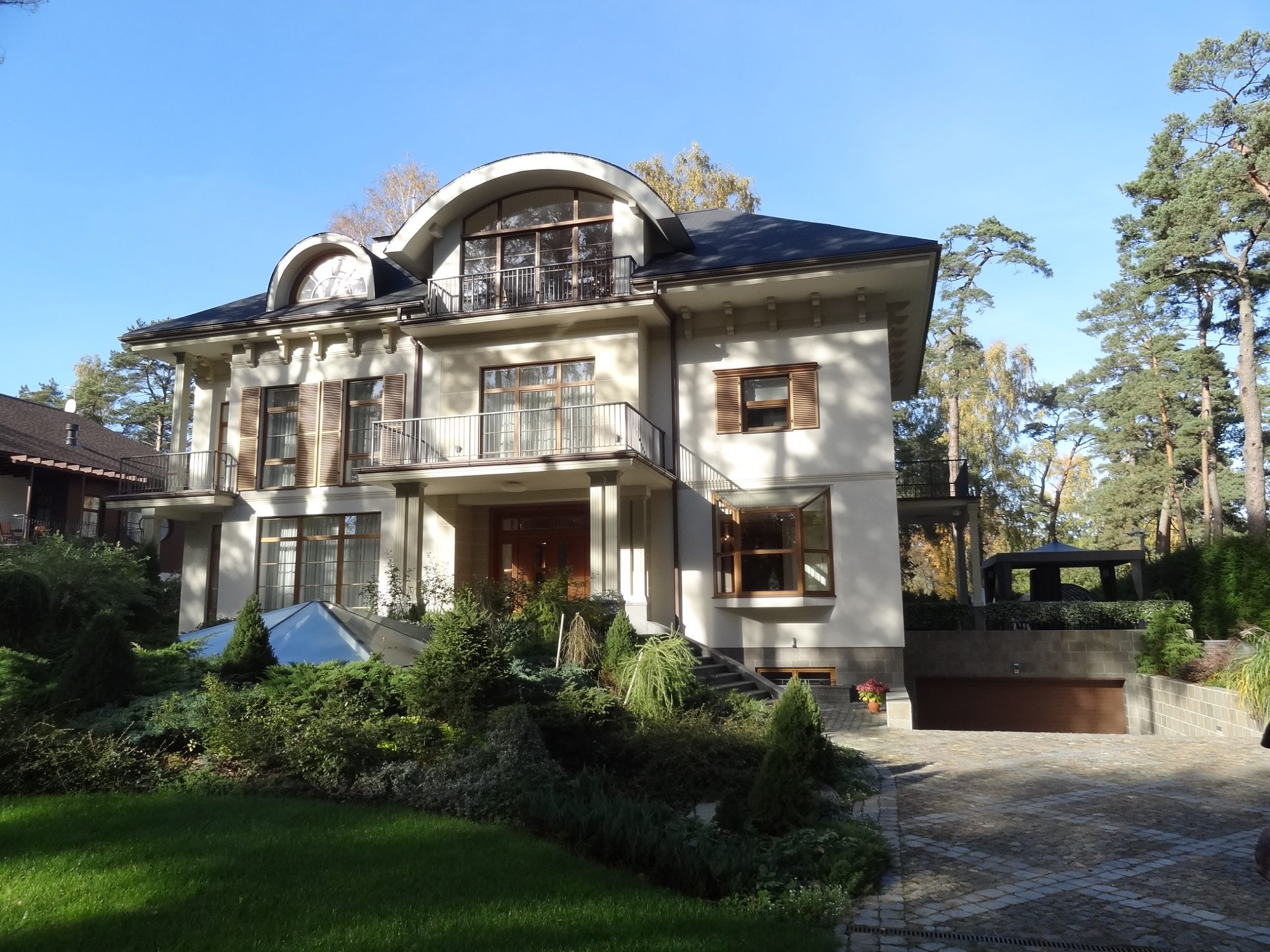 Продается четырехэтажный дом в Юрмале, Лиелупе