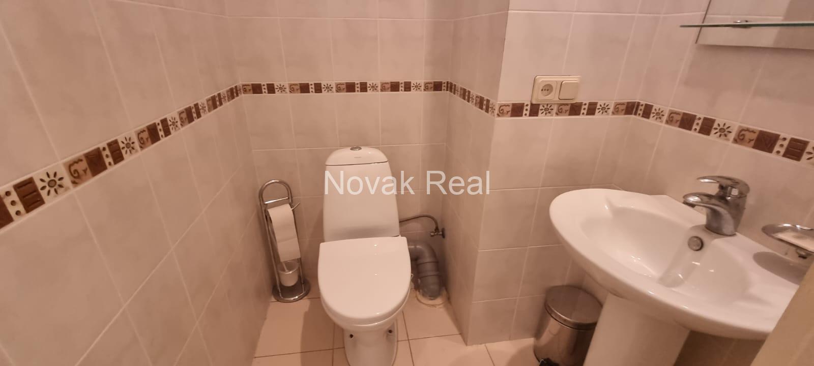 Rent a 3-room apartment in the quiet city centre, in excellent condition!