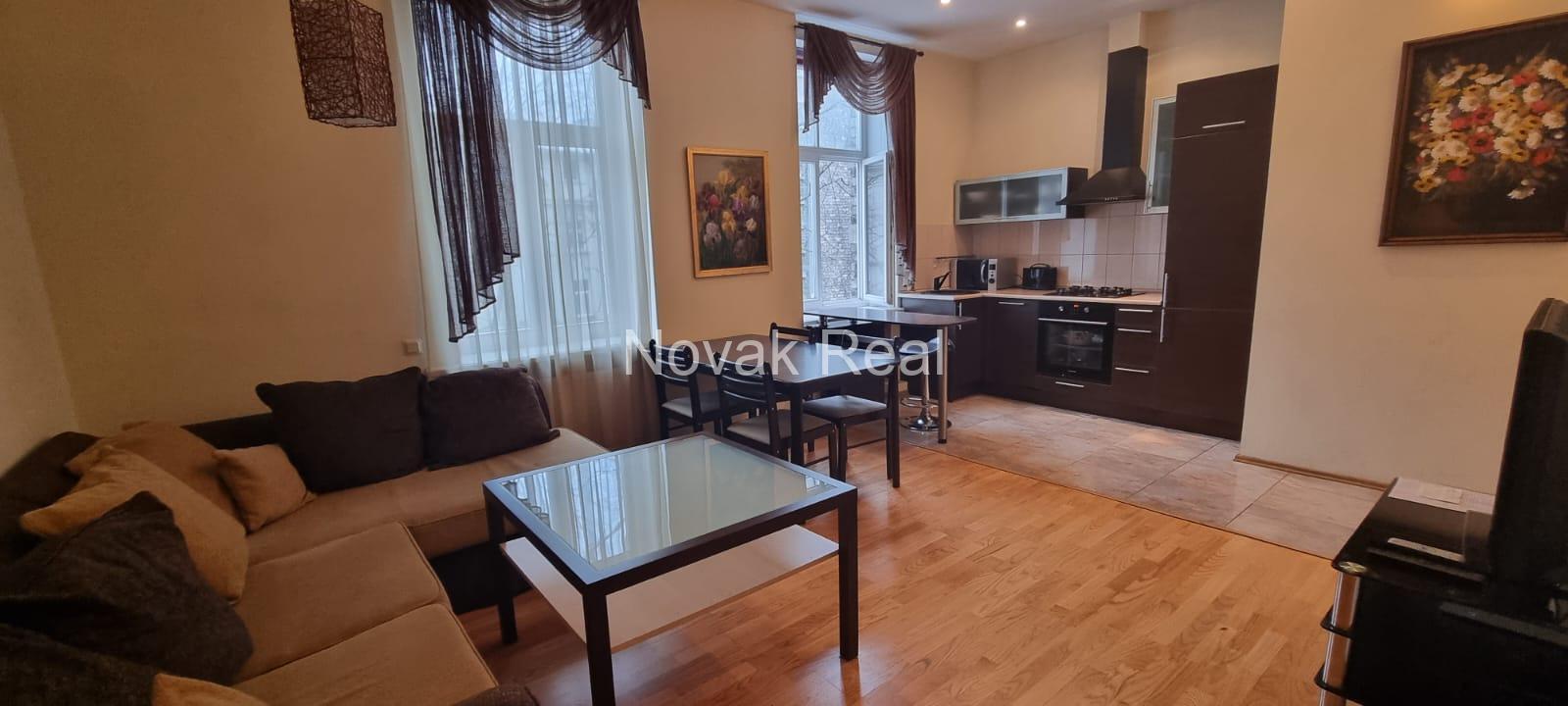 Rent a 3-room apartment in the quiet city centre, in excellent condition!