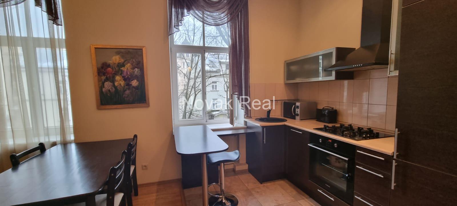 Rent a 3-room apartment in the quiet city centre, in excellent condition!